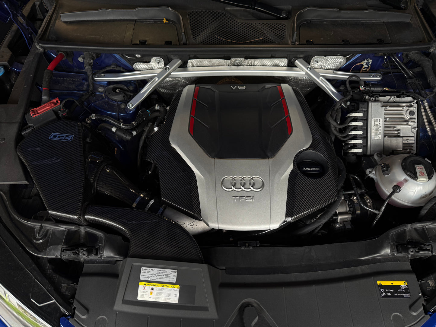 Carbon Fiber Engine Cover for Audi B9 3.0T - A6/A7/S4/S5/SQ5